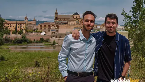 Los j&oacute;venes investigadores Daniel Fern&aacute;ndez y Esteban Diba