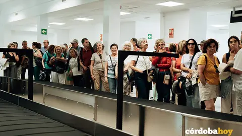 Pasajeros en el Aeropuerto de C&oacute;rdoba, en una imagen de archivo