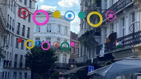 Decoraci&oacute;n de Ximenez Group en una calle de Bruselas