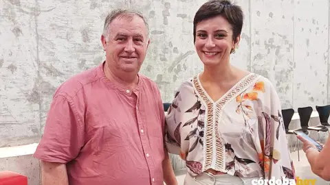 Antonio Toledano con la ministra de Vivienda y Agenda Urbana, Isabel Rodr&iacute;guez FOTO AL-AHARA