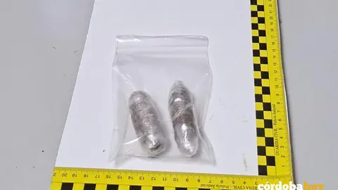 Las dis bellotas de hach&iacute;s intervenidas en el centro penitenciario