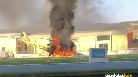 El helic&oacute;ptero del 061 que sali&oacute; ardiendo en el campo de f&uacute;tbol de Cabra