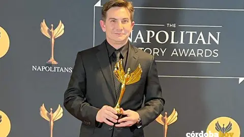 El doctor Aleix Sanmart&iacute;n con su premio