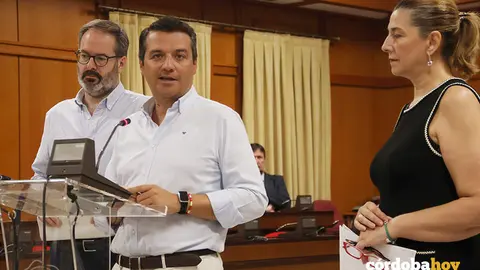 Jos&eacute; Mar&iacute;a Bellido (centro), con Adolfo Molina y Eva Contador, esta ma&ntilde;ana FOTO AYUNTAMIENTO DE C&Oacute;RDOBA