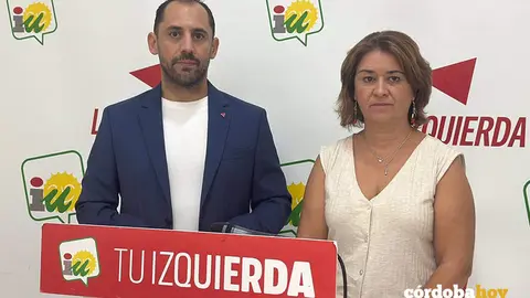 El coordinador provincial de IU C&oacute;rdoba, Sebasti&aacute;n P&eacute;rez, y la portavoz del grupo provincial y coordinadora local de IU C&oacute;rdoba, Irene Ruiz FOTO IU