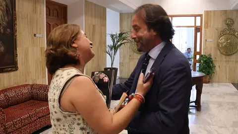 Irene Ruiz y Daniel Garc&iacute;a-Ibarrola, antes de entrar al Pleno FOTO RAFA MELLADO SENIOR