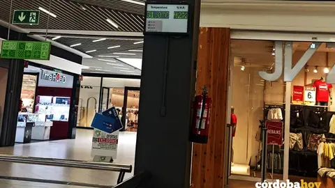 Term&oacute;metro en el Centro Comercial La Sierra el pasado a&ntilde;o, en una imagen de archivo FOTO CCOO