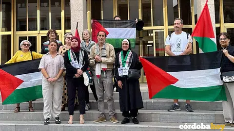 Banderas palestinas ante el Ayuntamiento de C&oacute;rdoba, en una imagen de archivo
