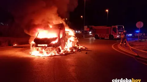 Incendio de una furgoneta en Lucena