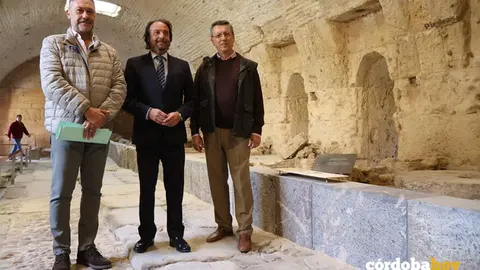 Daniel Garc&iacute;a Ibarrola (centro) en el Molino de Martos