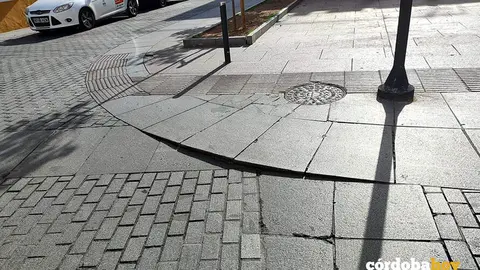 Reborde que ha causado ya varias ca&iacute;das en San Lorenzo FOTO SAN LORENZO EXISTE