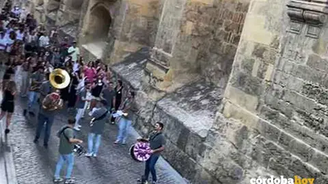 Despedida de solter&iacute;a con charanga en pleno Casco Hist&oacute;rico, en una imagen de archivo FOTO NODO CORDUBA
