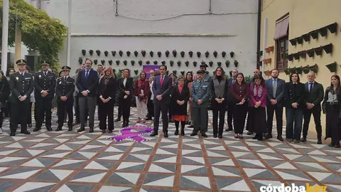 Nieto (centro), junto al resto de autoridades, en el acto conmemorativo del 25N FOTO EUROPA PRESS