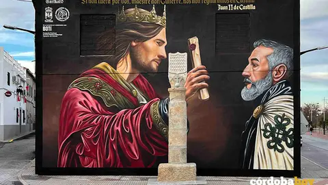 Imagen frontal del conjunto art&iacute;stico formado por el rollo jurisdiccional de la Villa y el nuevo mural pintado, el cual representa de forma idealizada la concesi&oacute;n del se&ntilde;or&iacute;o de Gahete en el a&ntilde;o 1444 FOTO FABI&Aacute;N BRAVO 'KATO'