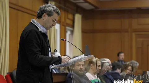 Juan Andr&eacute;s de Gracia, durante su intervenci&oacute;n en el Pleno FOTO AYUNTAMIENTO DE C&Oacute;RDOBA