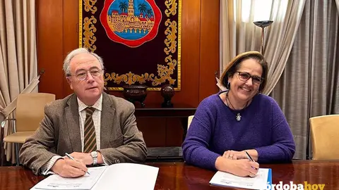Antonio D&iacute;az y Blanca Torrent, en la firma del convenio de colaboraci&oacute;n FOTO AYUNTAMIENTO DE C&Oacute;RDOBA