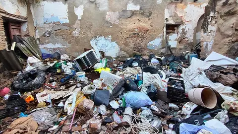 Uno de los dos solares de la calle Toril FOTO ANDALUC&Iacute;A ENTRE TOD@S