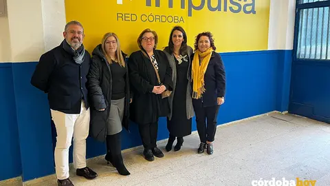 Las concejalas socialistas Mamen Gonz&aacute;lez y Alicia Moya (derecha) en su visita al Centro otro Impulsa Duque de Rivas FOTO FEDERACI&Oacute;N AL-ZAHARA