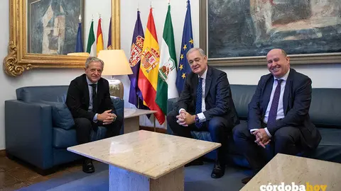 Firma de Cajasur y la Diputaci&oacute;n por 51 millones de euros FOTO CAJASUR