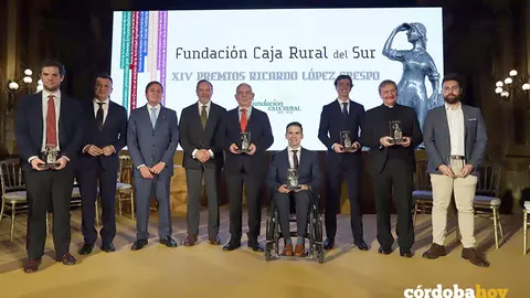 Foto familiar de los galardonados en los XIV Premios 'Ricardo L&oacute;pez Crespo' de Fundaci&oacute;n Caja Rural del Sur FOTO FUNDACI&Oacute;N CAJA RURAL DEL SUR