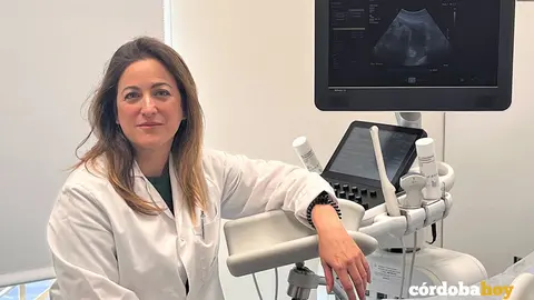 La doctora Tania Manrique, especialista del servicio de Ginecolog&iacute;a y Obstetricia del Hospital Quir&oacute;nsalud C&oacute;rdoba. - HOSPITAL QUIR&Oacute;NSALUD