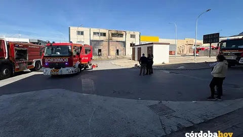 Incendio en una nave del pol&iacute;gono Las Salinas de Rute FOTO CONSORCIO PROVINCIAL