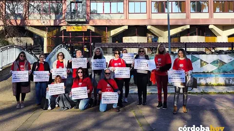 Concentraci&oacute;n de UGT ante la Delegaci&oacute;n del Ministerio de Trabajo por la situaci&oacute;n de las trabajadoras de ayuda a domicilio FOTO UGT