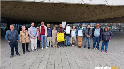 Los ediles del PSOE y Hacemos C&oacute;rdoba en el Ayuntamiento de la capital y las organizaciones El Mundo y &Aacute;frica Trabajan y C&oacute;rdoba Solidaria presentan la denuncia ante la Fiscal&iacute;a contra la campa&ntilde;a de Vox FOTO PSOE