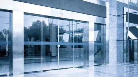  &iquest;Automatizar la puerta de tu negocio? Descubre sus beneficios 