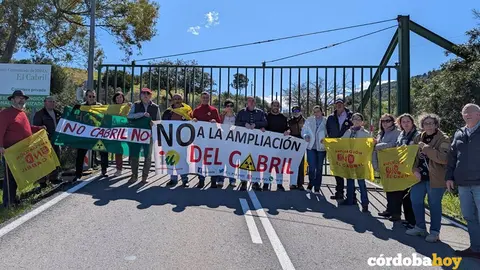 Concentraci&oacute;n en las inmediaciones de El Cabril FOTO IU