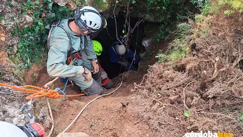 Rescate de una mujer herida en la sima Talillas de Priego FOTO CONSORCIO PROVINCIAL DE BOMBEROS