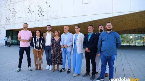 Cargos del PSOE y Hacemos y el abogado, en el Ayuntamiento de C&oacute;rdoba al presentar la denuncia conjunta en la Fiscal&iacute;a contra el Grupo Municipal de Vox FOTO HACEMOS C&Oacute;RDOBA