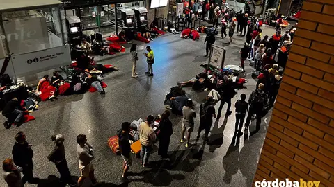 Cruz Roja atendi&oacute; a los pasajeros que pernoctaron en la estaci&oacute;n de ferrocarril de C&oacute;rdoba FOTO CRUZ ROJA DE C&Oacute;RDOBA
