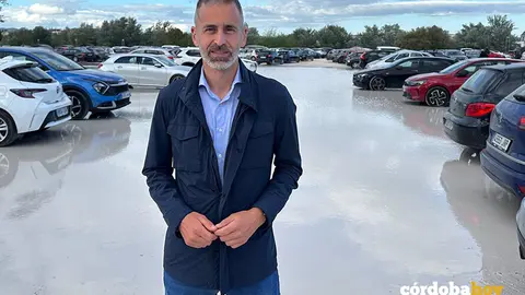 El concejal socialista &Aacute;ngel Ortiz en el aparcamiento de Miraflores FOTO PSOE