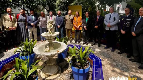 Encuentro institucional en el Patio de la Subdelegaci&oacute;n de Defensa FOTO SUBDELEGACI&Oacute;N DEL GOBIERNO