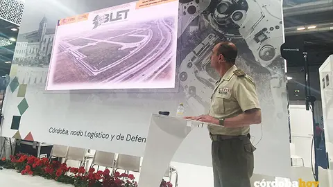El coronel Miguel Hernando Garc&iacute;a en la presentaci&oacute;n de datos de la BLET en Feindef 2025