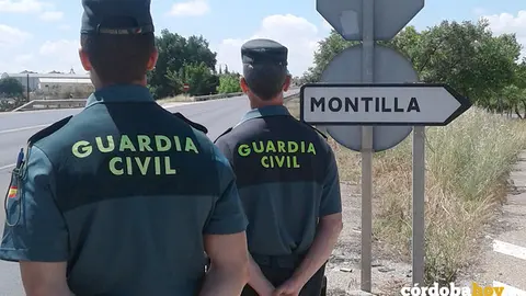 Pareja de la Guardia Civil de Montilla, en una imagen de archivo FOTO GUARDIA CIVIL