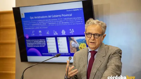 El presidente de la Diputaci&oacute;n, Salvador Fuentes, en la presentaci&oacute;n del programa 'Diputaci&oacute;n invierte' FOTO DIPUTACI&Oacute;N DE C&Oacute;RDOBA