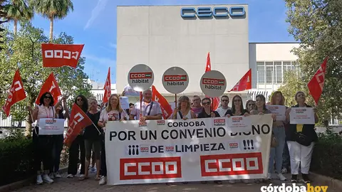 Concentraci&oacute;n de CCOO ante CECO por el convenio de limpieza en la provincia de C&oacute;rdoba, en una imagen de archivo FOTO CCOO