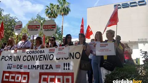 Concentraci&oacute;n de CCOO ante CECO por el convenio de limpieza en la provincia de C&oacute;rdoba, en una imagen de archivo FOTO CCOO