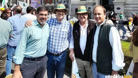 Responsables de Asaja C&oacute;rdoba en la concentraci&oacute;n ante el Ministerio de Agricultura por la situaci&oacute;n del cereal FOTO ASAJA C&Oacute;RDOBA