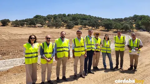 Paradela (4&ordm; izda.), durante su visita a los trabajos de recuperaci&oacute;n ambiental de la antigua zona minera de Casa Grande de Vera, en Villaviciosa de C&oacute;rdoba FOTO JUNTA DE ANDALUC&Iacute;A