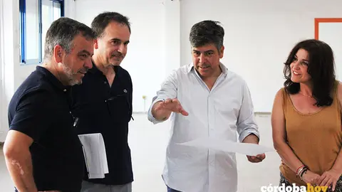 Rafael Llamas (centro) visita las obras del comedor escolar en el CEIP Beato Juan de &Aacute;vila de Montilla CEIP FOTO AYUNTAMIENTO DE MONTILLA