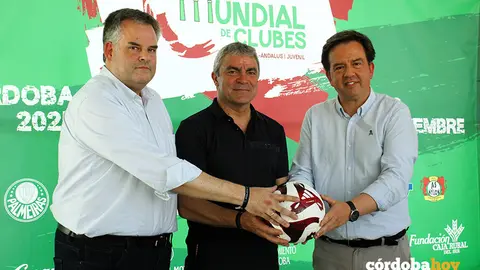 &Aacute;ngel Novillo, Manolo Sanch&iacute;s y AureliO Fern&aacute;ndez FOTO AYUNTAMIENTO DE LUCENA