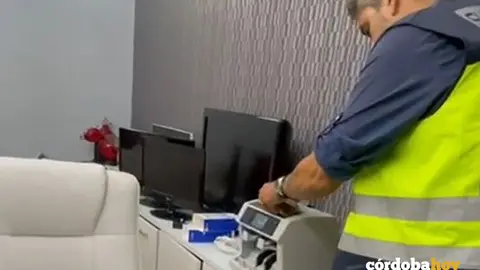 Un agente de la Polic&iacute;a Nacional que ha participado en la operaci&oacute;n FOTO POLIC&Iacute;A NACIONAL