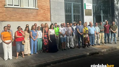 Concentraci&oacute;n de Mareas Blancas y sindicatos como UGT, con el apoyo del PSOE e IU, ante la Delegaci&oacute;n de Salud de la Junta en C&oacute;rdoba FOTO UGT