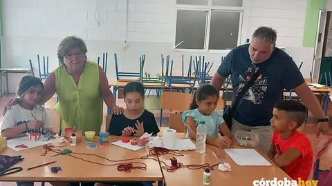 La delegada de Inclusi&oacute;n Social, Juventud, Familias e Igualdad, Dolores S&aacute;nchez, visita la Escuela de Verano de la Fundaci&oacute;n Adsam&nbsp;en el colegio Antonio Gala de Las Moreras FOTO JUNTA DE ANDALUC&Iacute;A