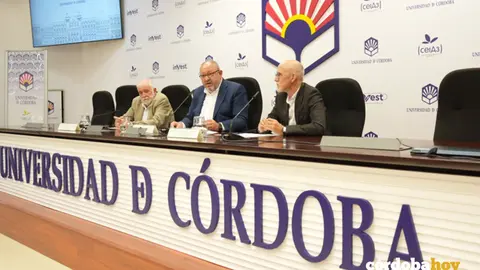 De derecha a izquierda, Juan Antonio Moriana, Manuel Torralbo y Rafael Solana durante la presentaci&oacute;n del plan FOTO UCO