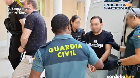 Uno de los detenidos del grupo criminal dedicado al robo en viviendas de Alicante, C&oacute;rdoba y Murcia FOTO GUARDIA CIVIL/POLIC&Iacute;A NACIONAL