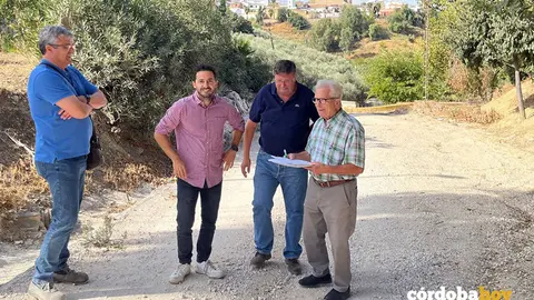 Firma del acta de replanteo de la obra del colector en Avenida del Emigrante de Santaella FOTO CAMPI&Ntilde;A SUR